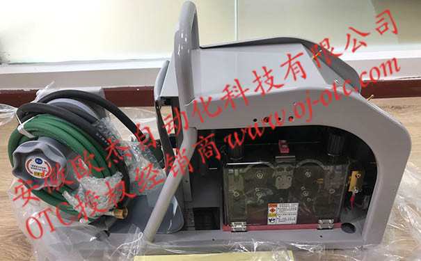 CM-7402空冷鐵焊OTC送絲機側(cè)面 CM-7402空冷鐵焊OTC送絲機側(cè)面